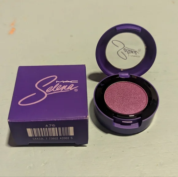 MAC Selena Eyeshadow - Picture 1 of 1